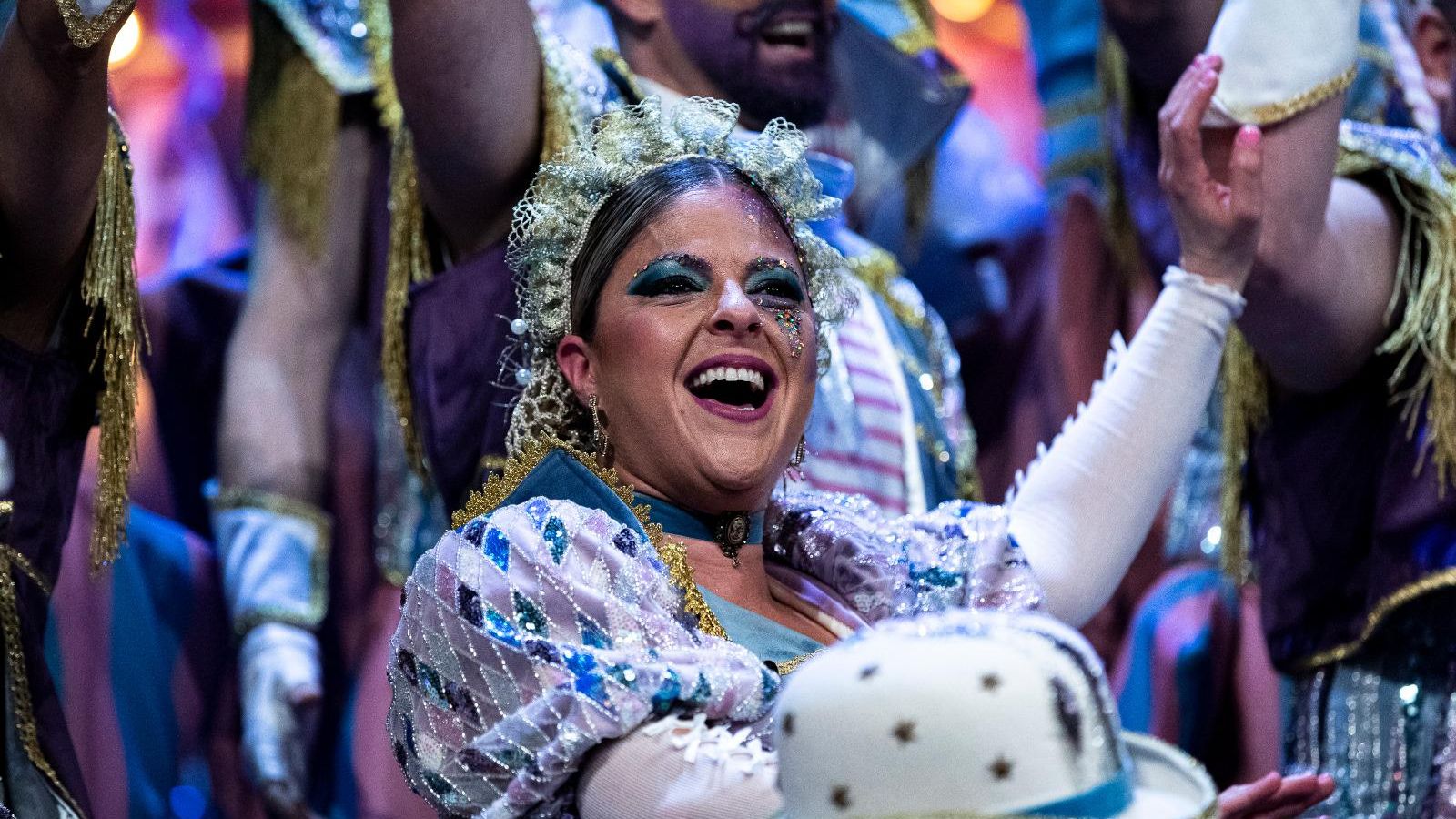 Búscate entre las mejores imágenes de la final del COAC 2025 del Carnaval de Cádiz