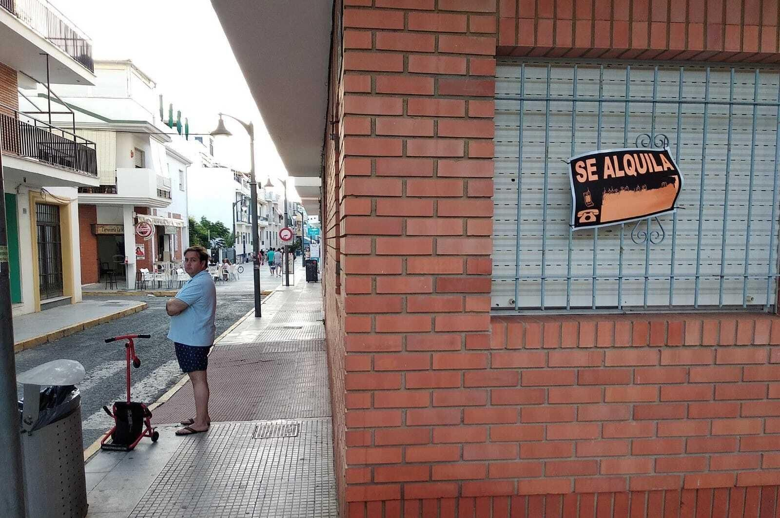 Cartel de se alquila en una vivienda, un gesto que durante las últimas fechas ha ido a menos.