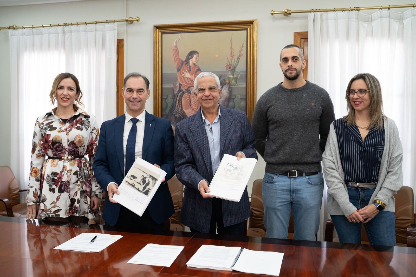 La firma del acuerdo entre el Ayuntamiento y la Colección Fracaral.