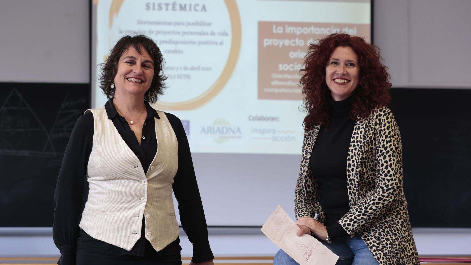 Isabel López (Asociación Ariadna) y Cosette Franco (Asociación Albores) en el curso de Orientación Sistémica de la UPO.