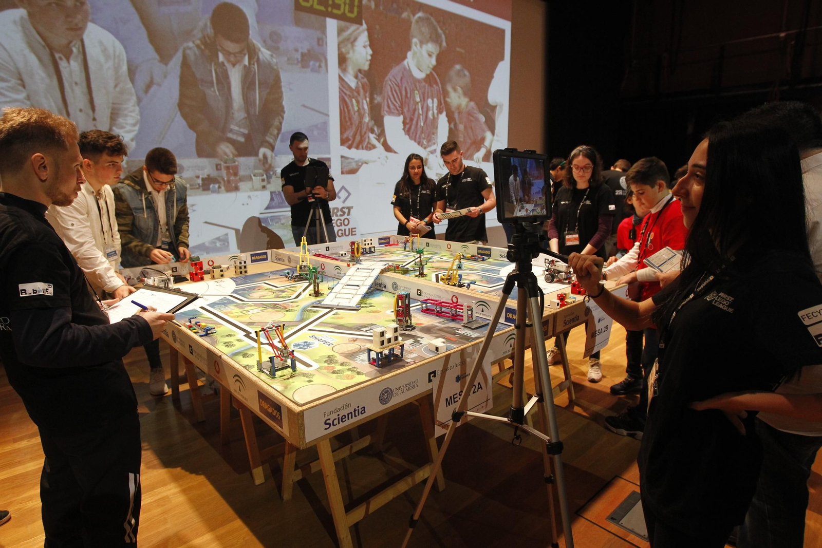 El Paraninfo de la Universidad de Almería albergó una nueva cita de First LEGO League.