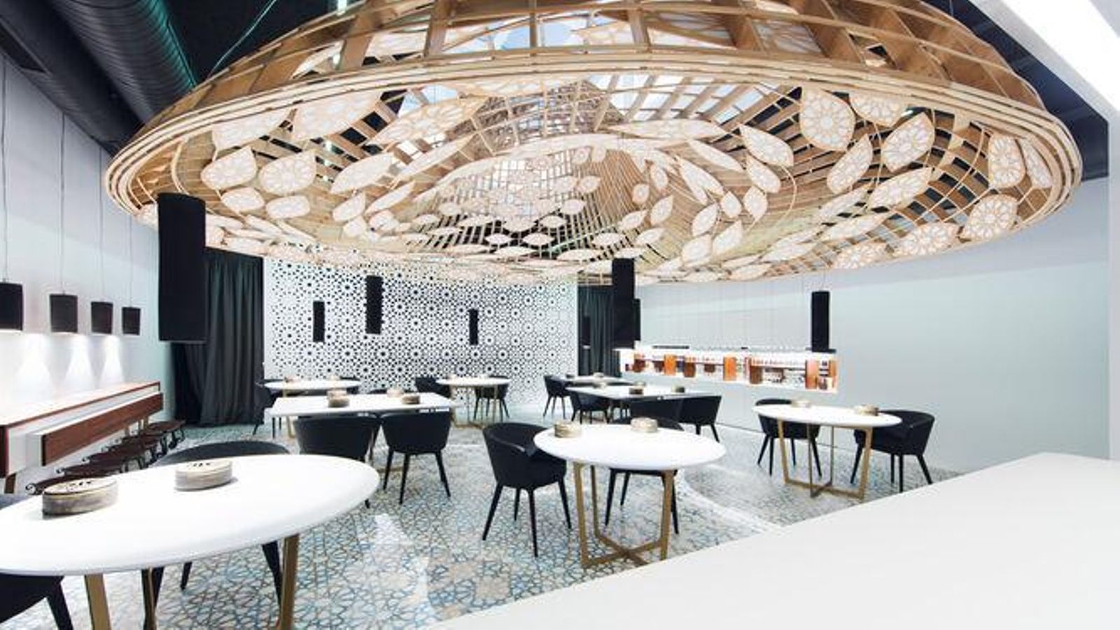 Dos Estrellas Michelín y tres Soles Repsol avalan el valor de Noor, que desde hace tiempo está entre los mejores restaurantes del mundo