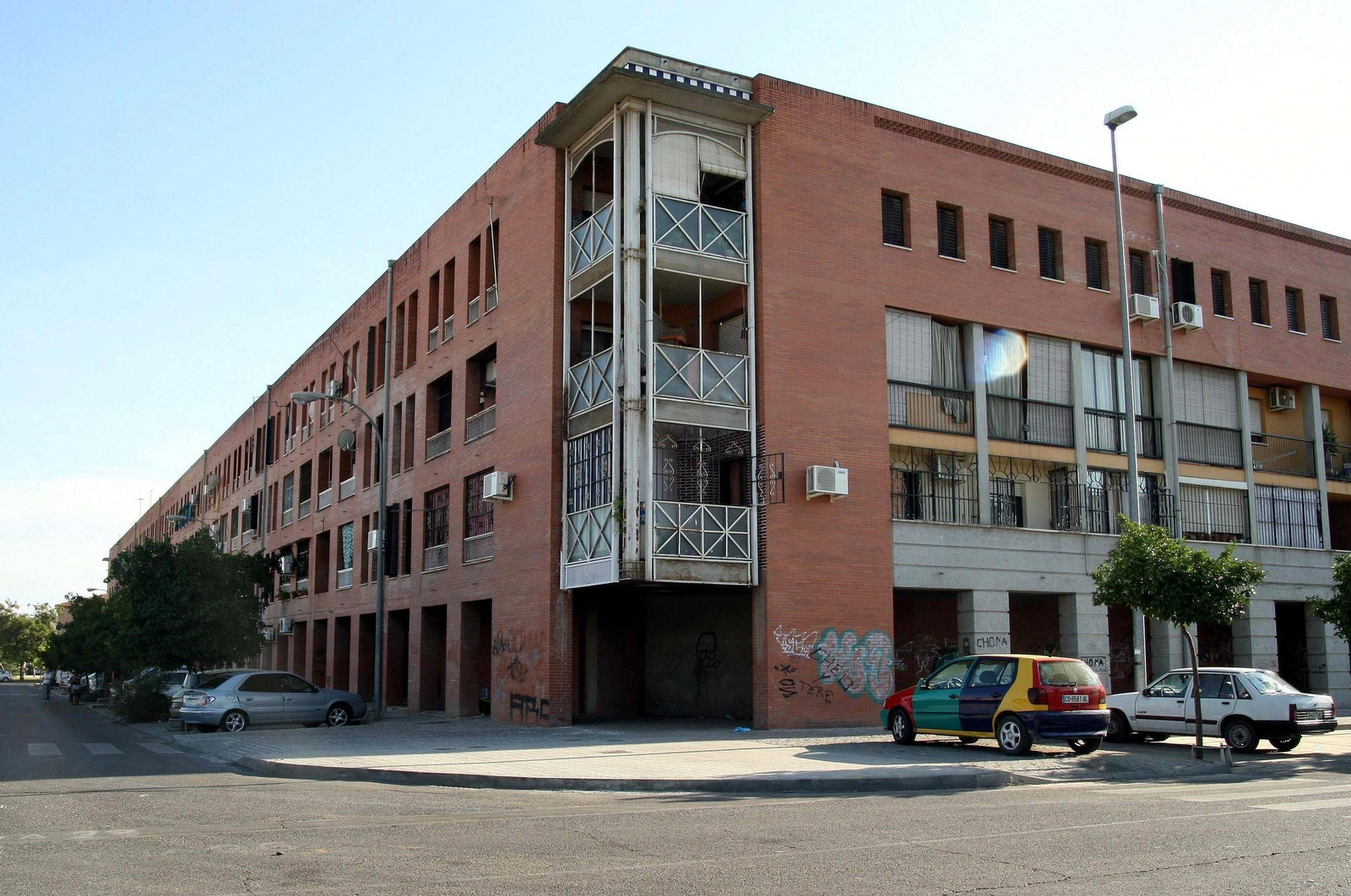 Edificio de Las Moreras, barrio del Distrito Noroeste.
