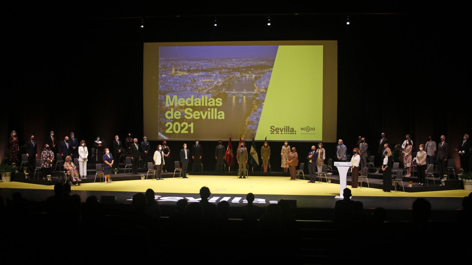 Él escenario del Auditorio del Palacio de Exposiciones y Congresos con todos los galardonados, en el cierre del acto.