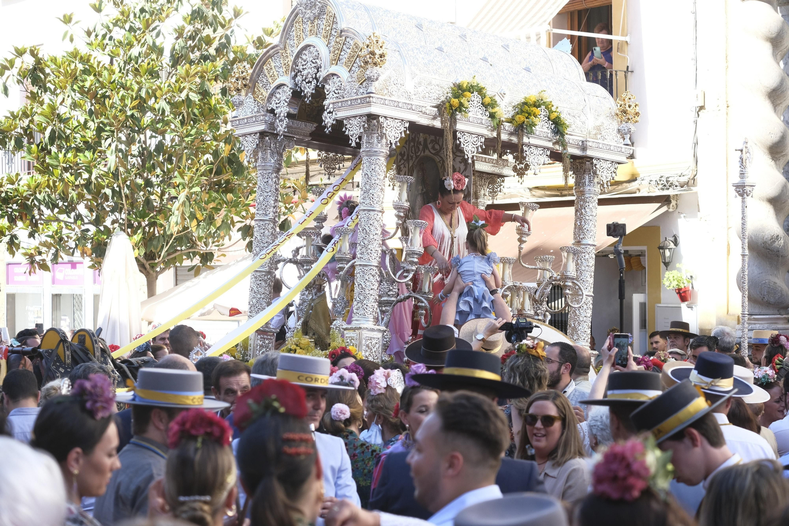 La emocionante salida de la Hermandad del Rocío de Córdoba,  en imágenes