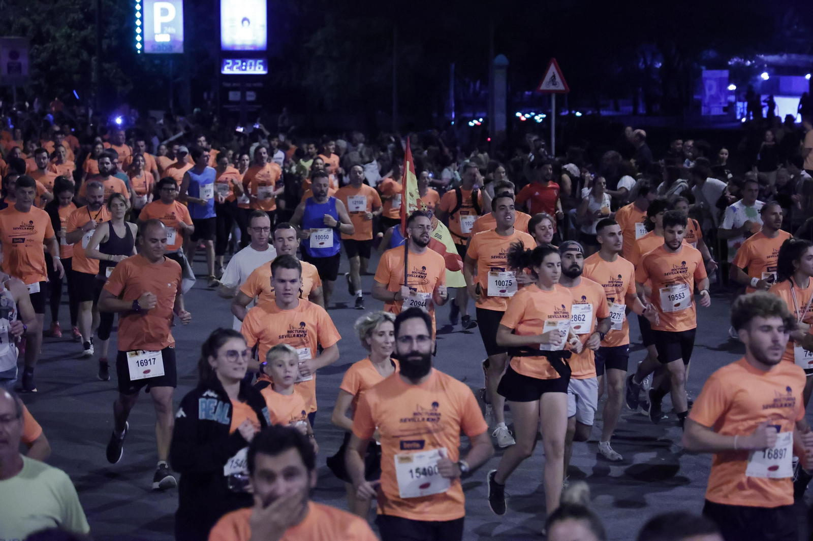Búscate en la Carrera Nocturna de Sevilla (3)