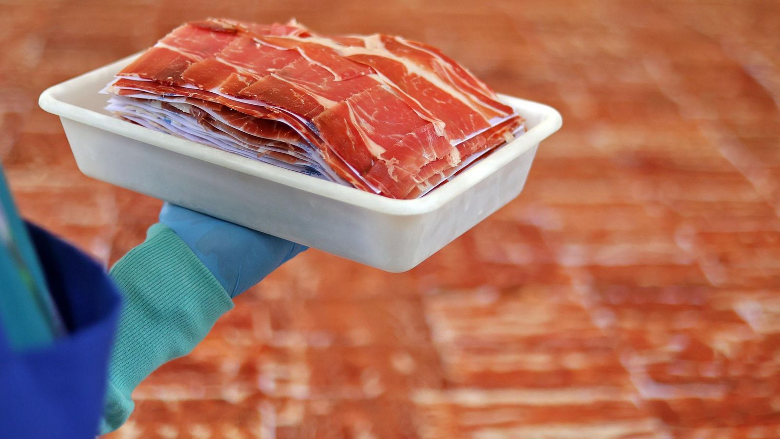 Bandeja de papelones con el jamón que se cortó para el récord Guinness.