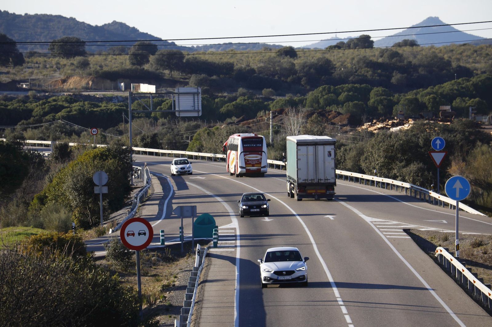 Tráfico en la carretera N-432 en la comarca del Guadiato