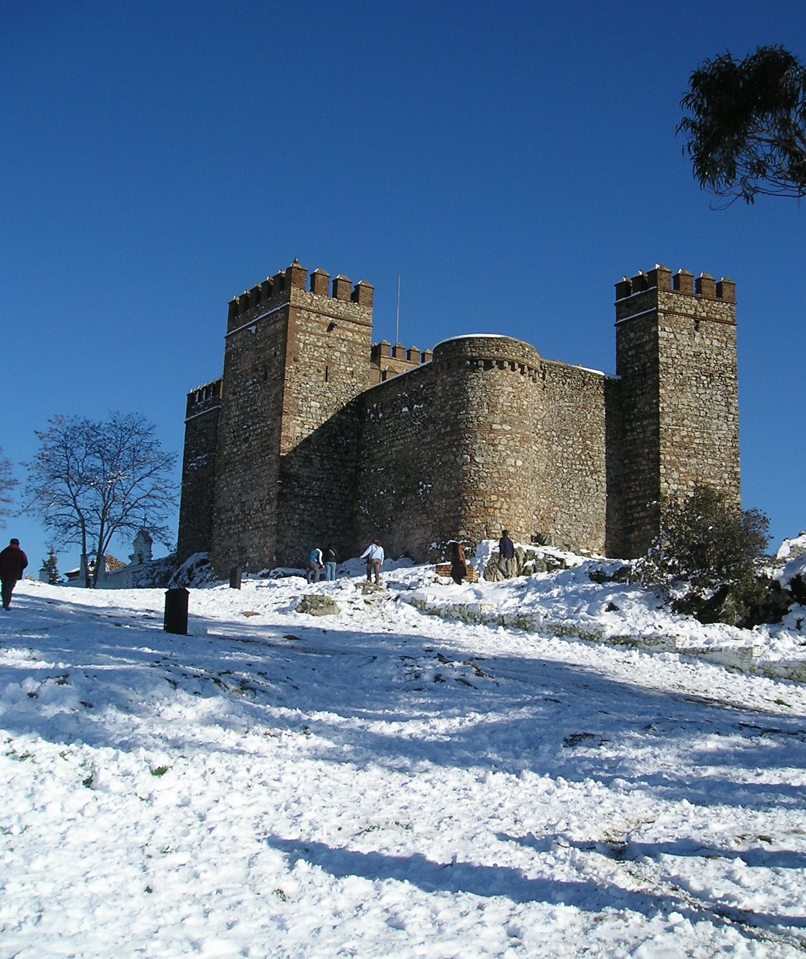 Castillo de Cortegana durante la nevada del 30 de enero de 2006.