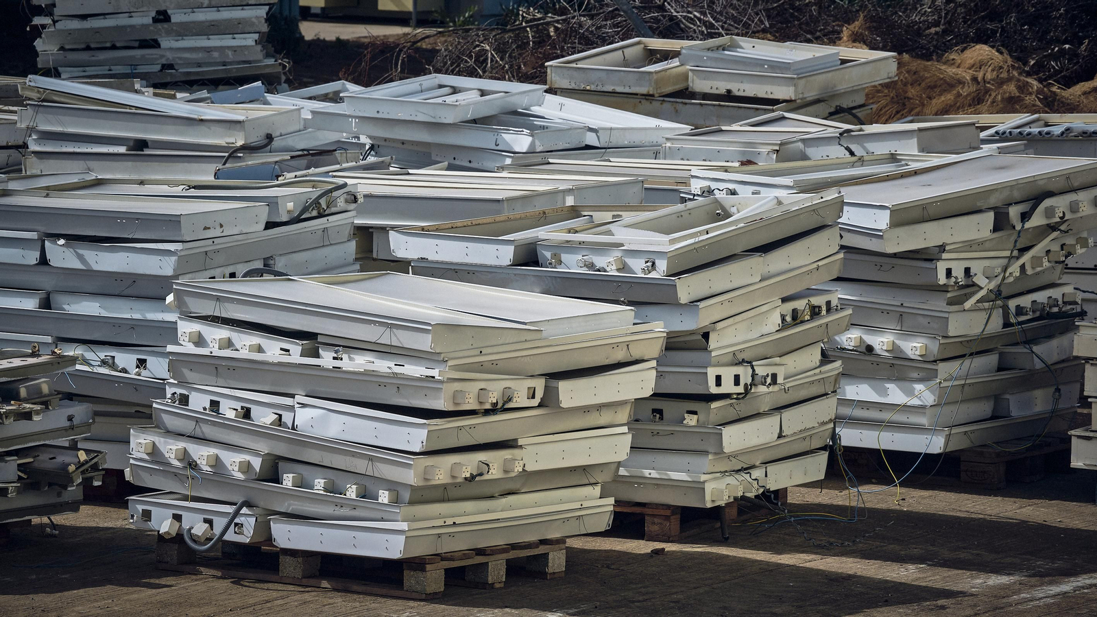 Derribo de la antigua factoría de Delphi.