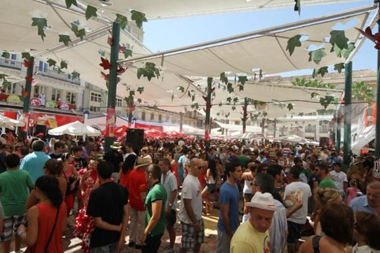 Una jornada más la Plaza de la Constitución se llena de gente en busca de diversión

Foto: Punto Press