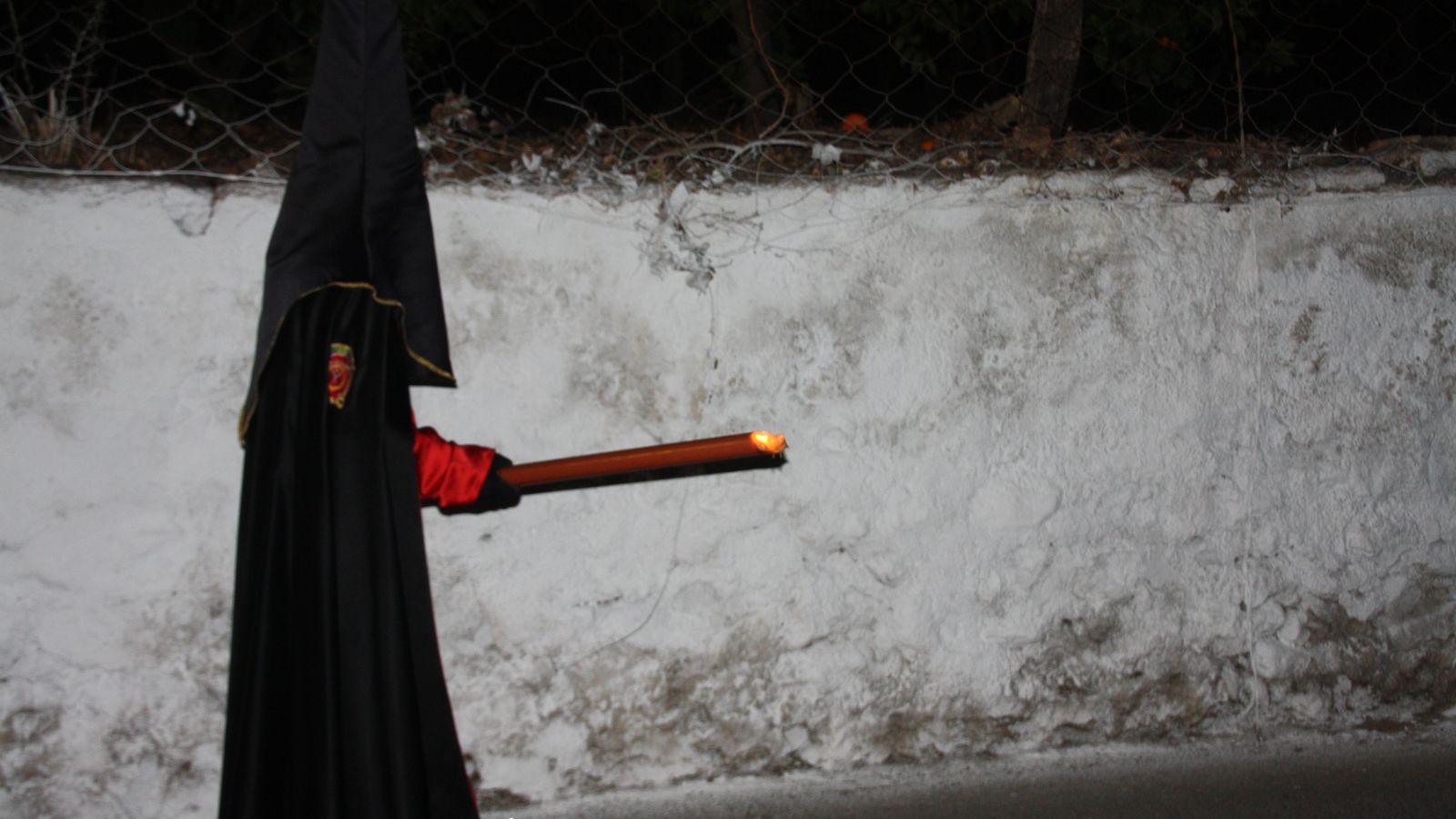 Imagen de un penitente del Silencio (Cristo de Cabrilla) en la Semana Santa de 2018