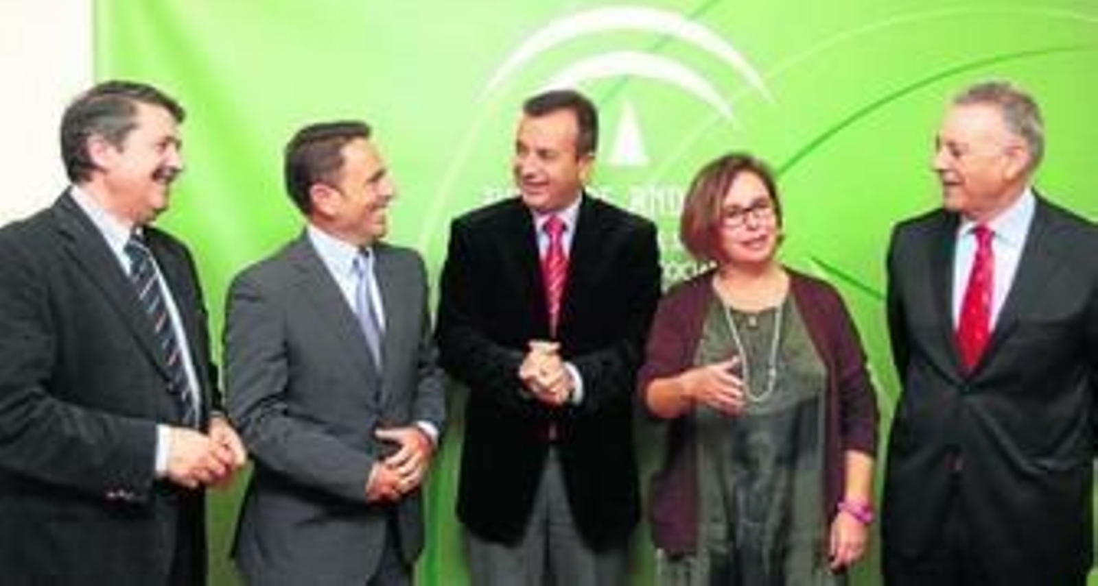 Higinio Almagro, en el centro, se reunió con los nuevos gestores.