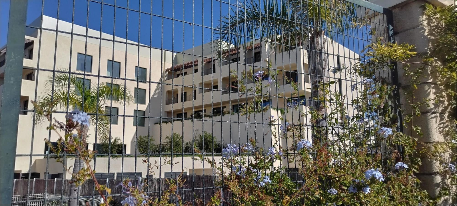 Una vista del edificio principal del nuevo establecimiento hotelero de la Costa Oeste.