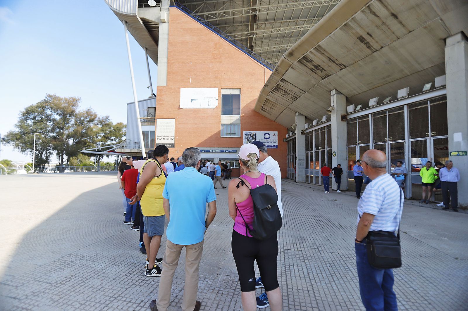 Largas colas en el Nuevo Colombino para las entradas del partido ante el Cacereño