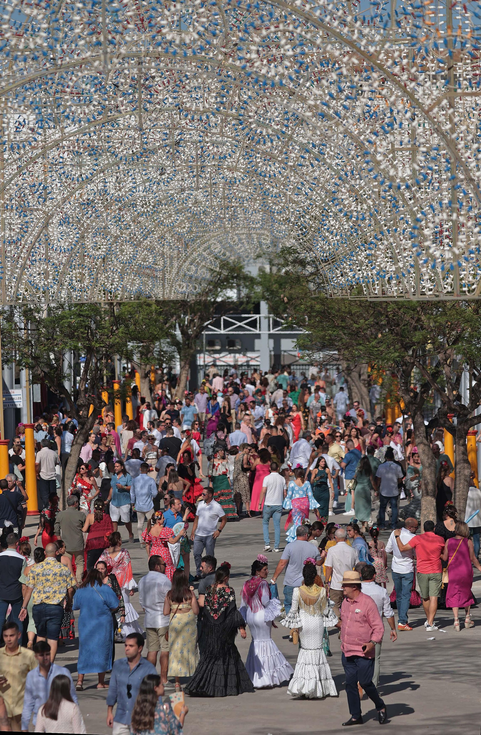 Ambiente en una de las calles del Real de la Feria de Algeciras. Ambiente en una de las calles del Real de la Feria de Algeciras.