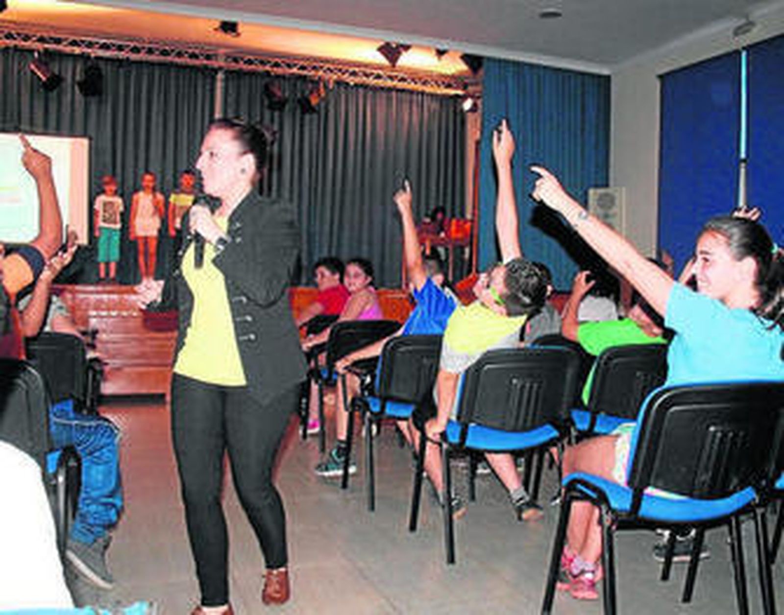 Los escolares disfrutaron de la visita de la escritora almeriense.