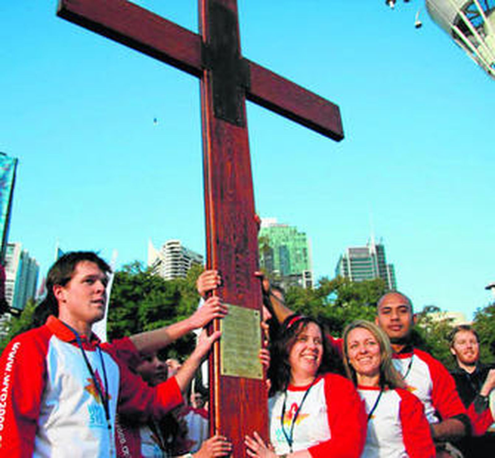 La 'Cruz de los Jóvenes' recorre el mundo participando en todos los encuentros de jóvenes que organiza la Iglesia.