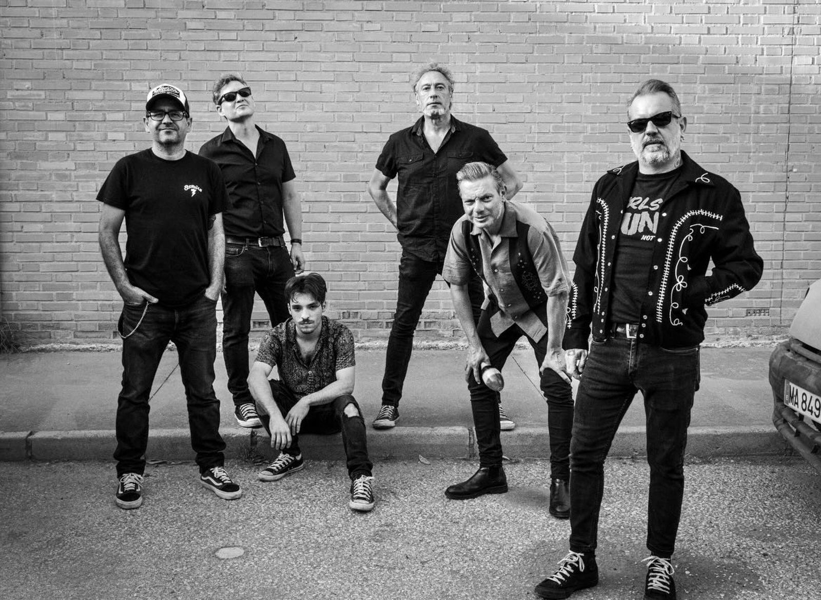 La banda malagueña The Oddballs en formación de sexteto