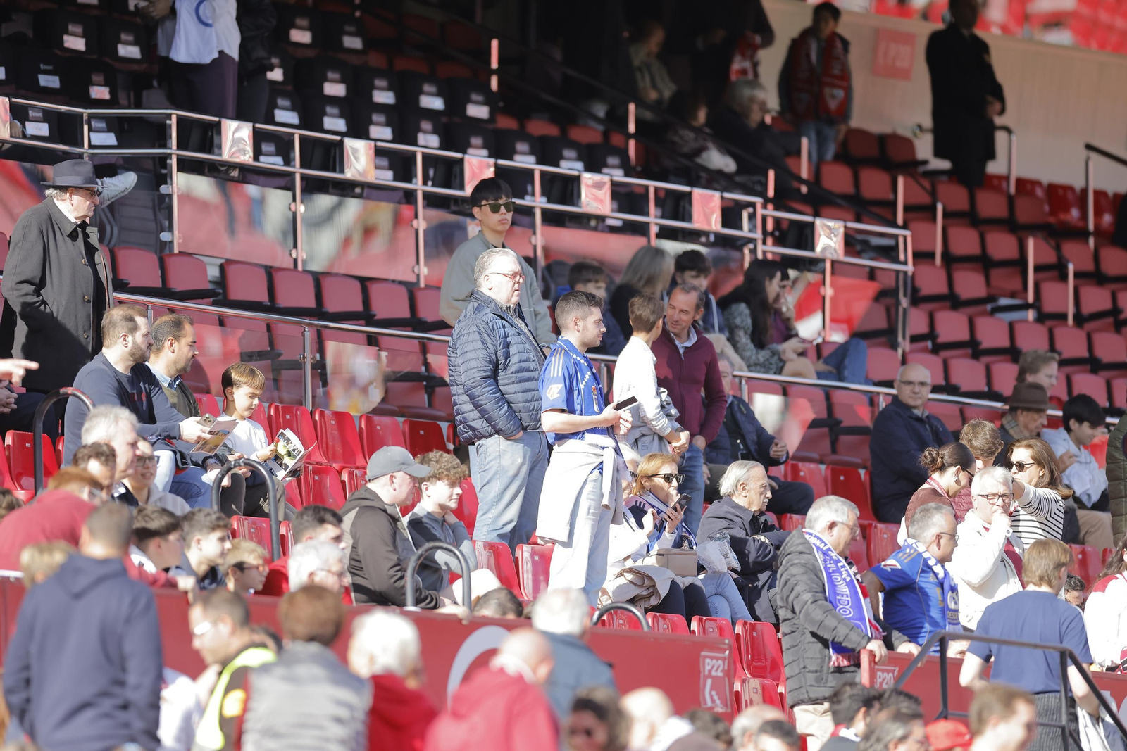 Búscate en las fotos del Sevilla - Oviedo