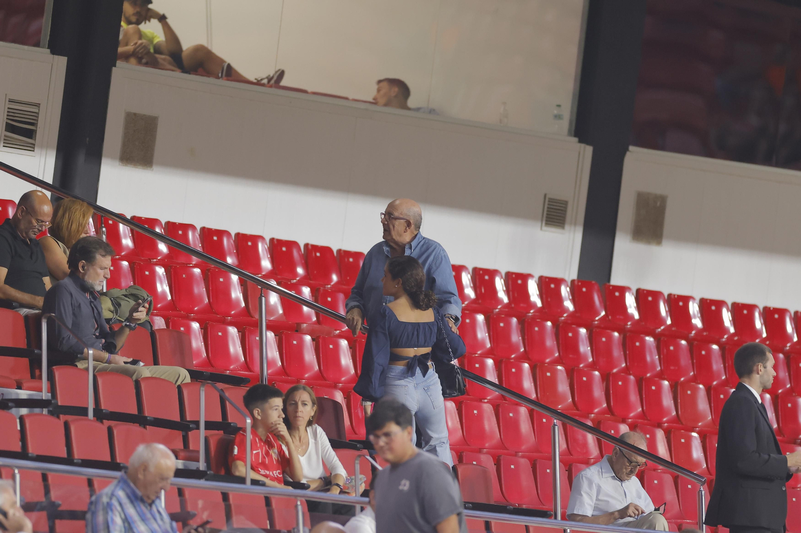 Búscate en las fotos del Sevilla-Lens