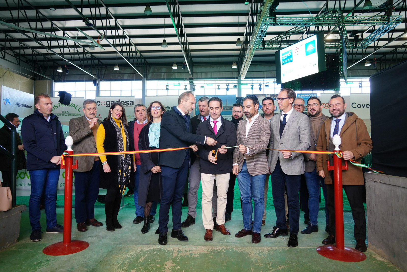 Un paseo en imágenes por la XVI Feria de Ganado Frisón Usías Holsteins de Dos Torres