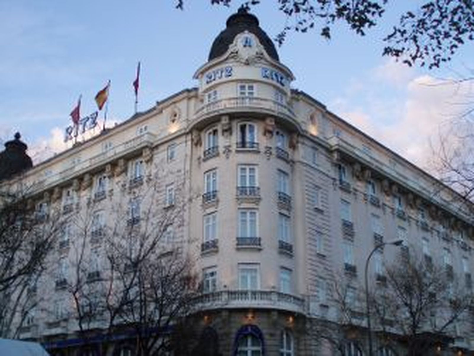 Un incendio obliga a desalojar el Hotel Ritz