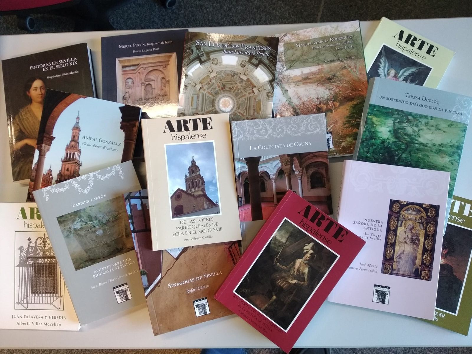 Ejemplares de la colección 'Arte hispalense'.