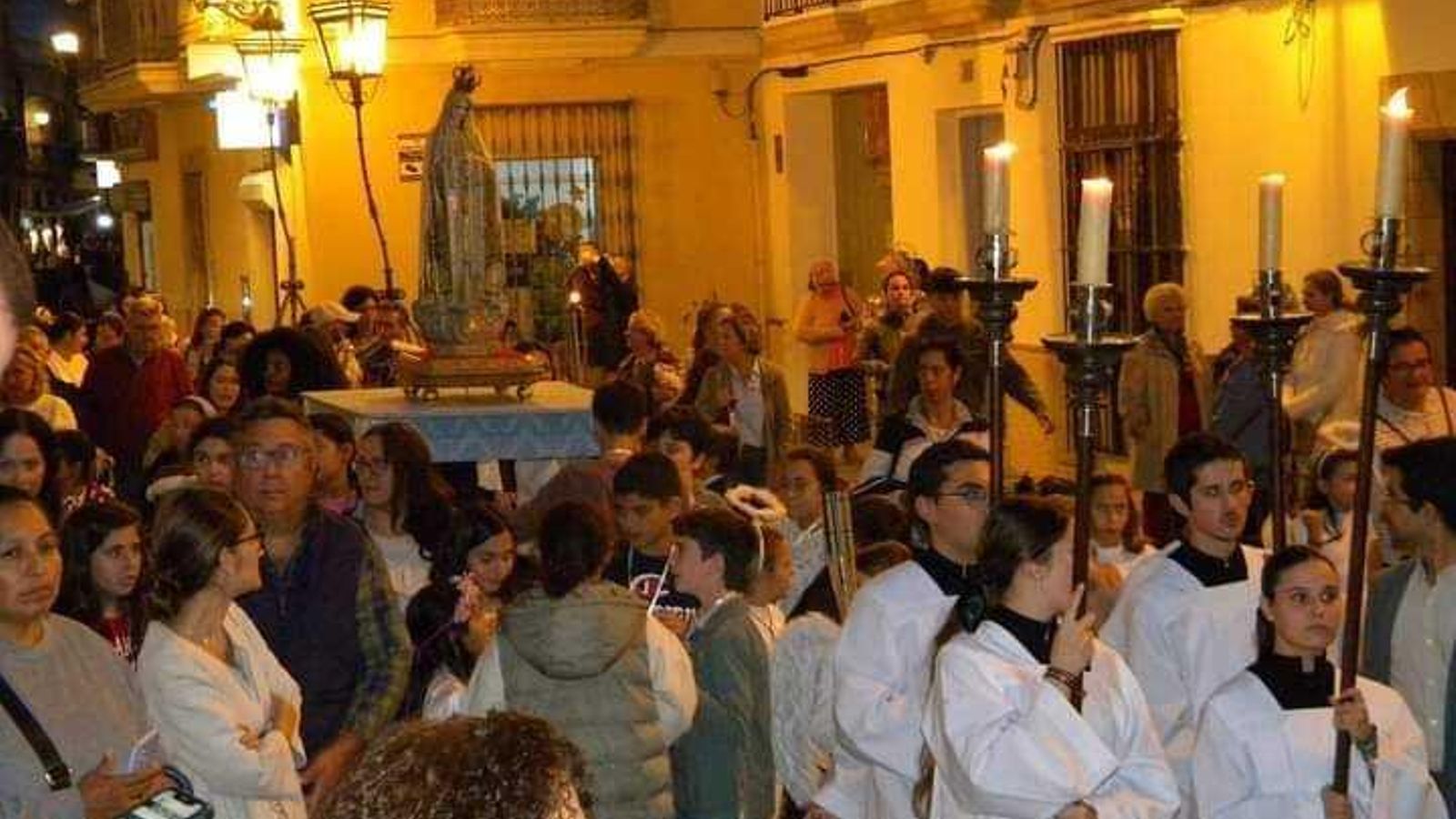 Otra imagen de la procesión, con la Virgen de Fátima.