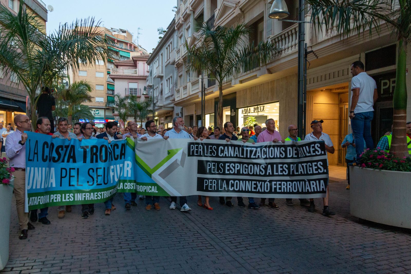 Manifestación por las infraestructuras de la Costa de Granada