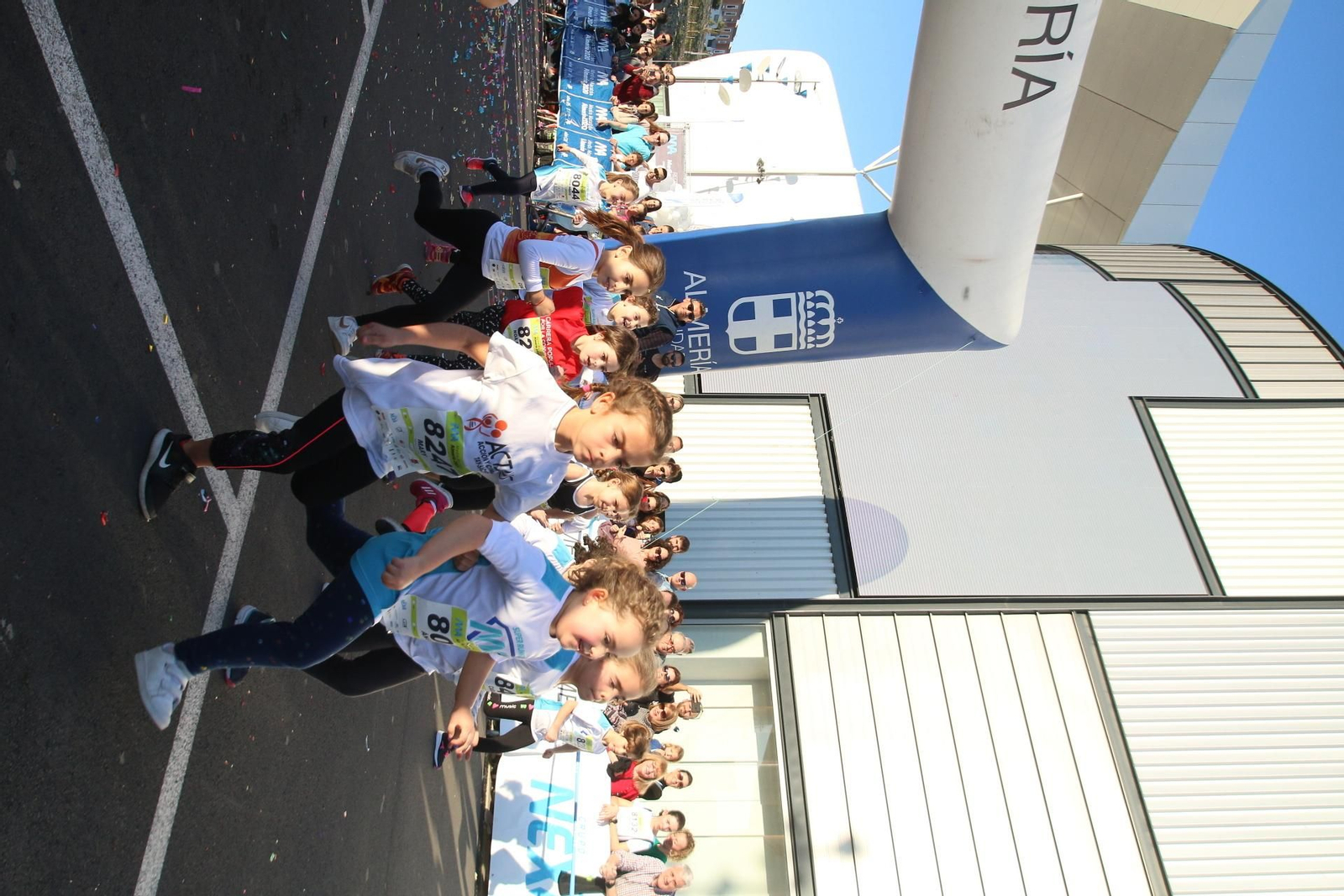 Fotogalería de las carreras infantiles del Medio Maratón de Almería