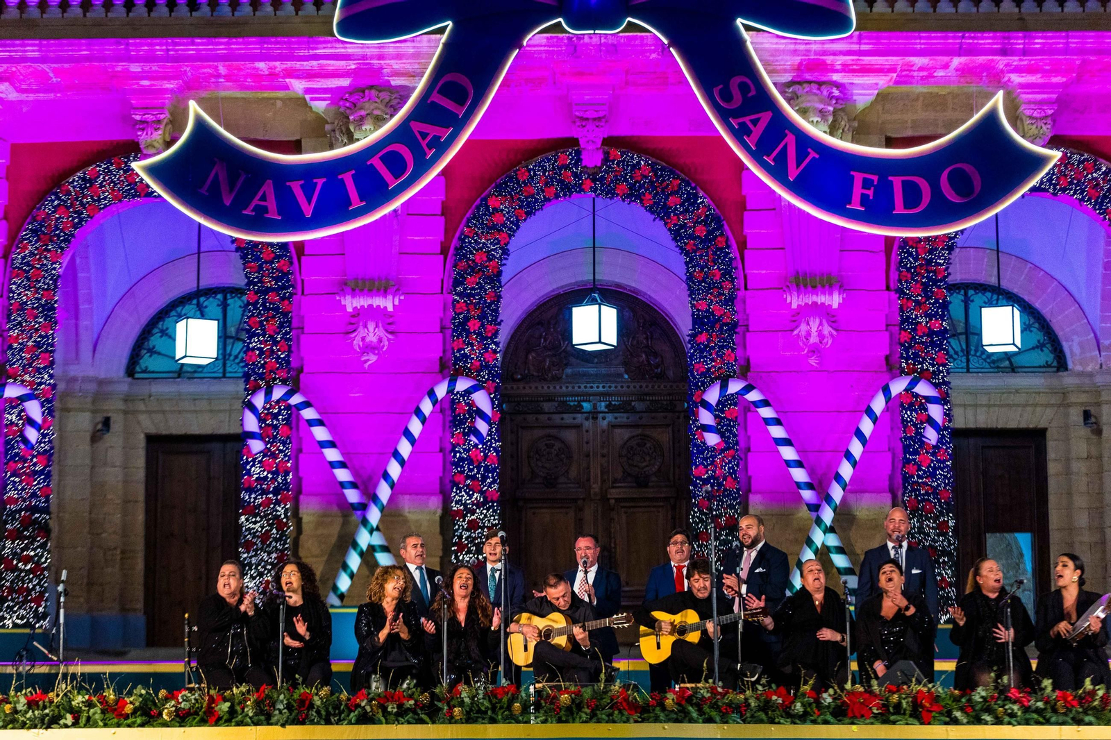 El concurso de coros de campanilleros ambienta la Navidad en San Fernando