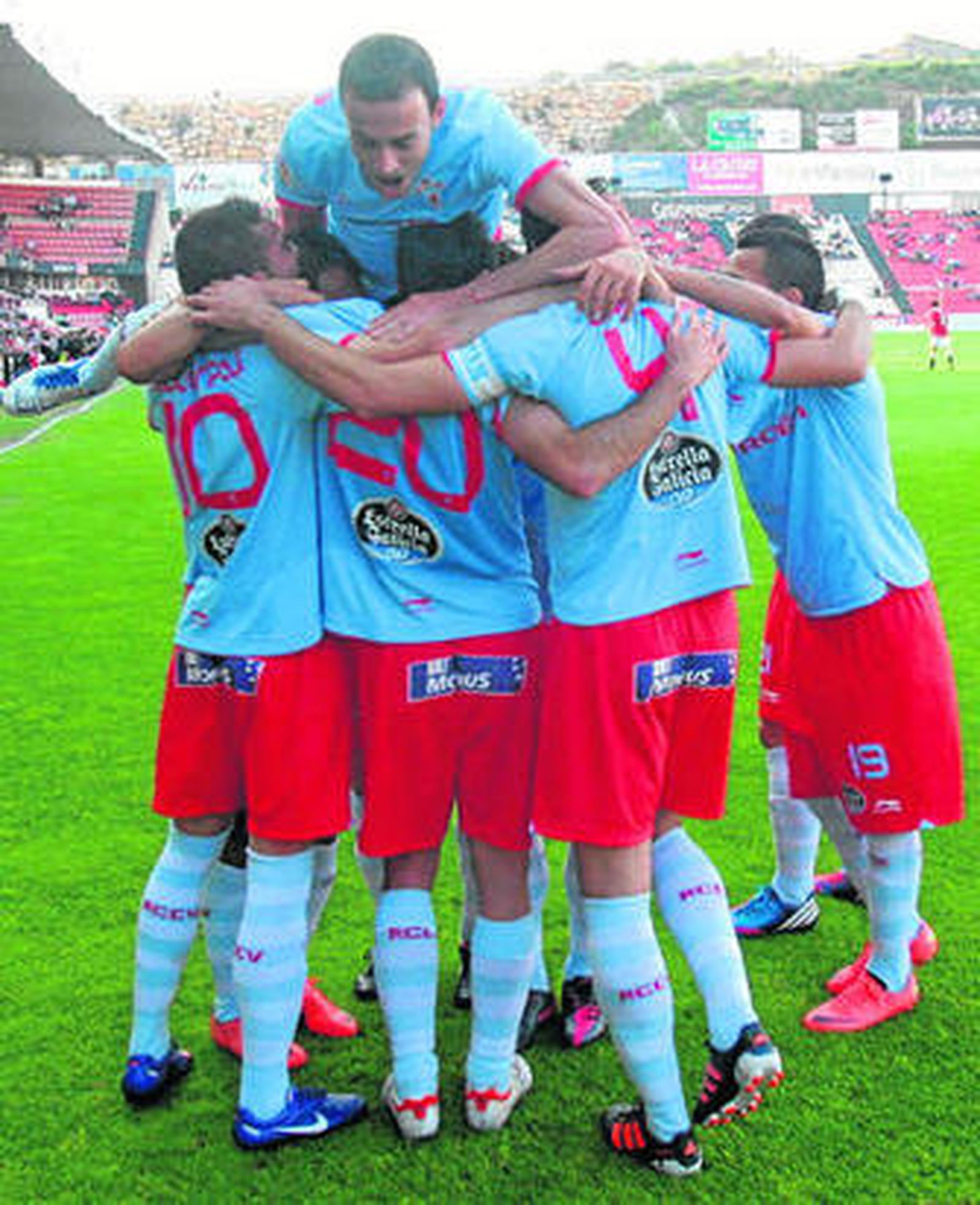 Los jugadores del Celta celebran uno de los tantos conseguidos la pasada semana en Tarragona.