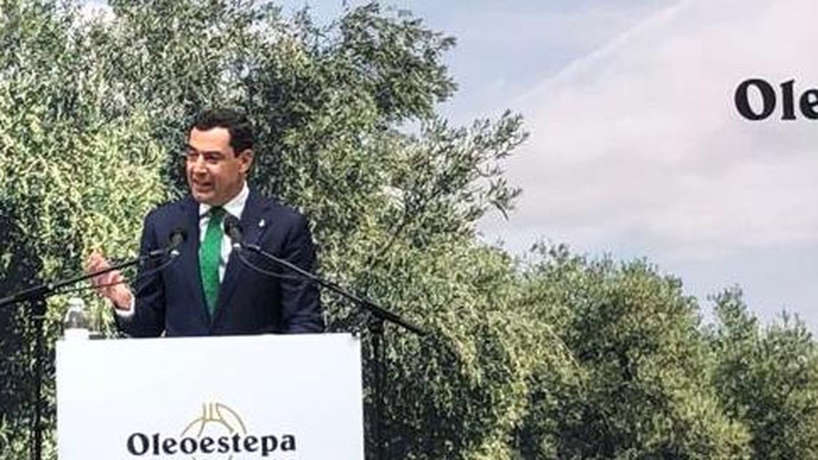 El presidente de la Junta de Andalucía, Juanma Moreno, visitó las nuevas instalaciones de Oleoestepa construidas por la empresa FONSÁN
