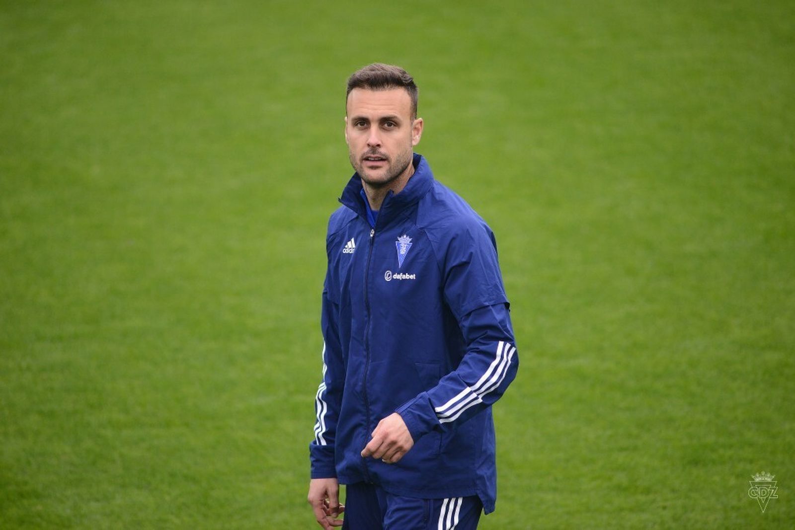 Cala regresa tras cumplir un partido de sanción.