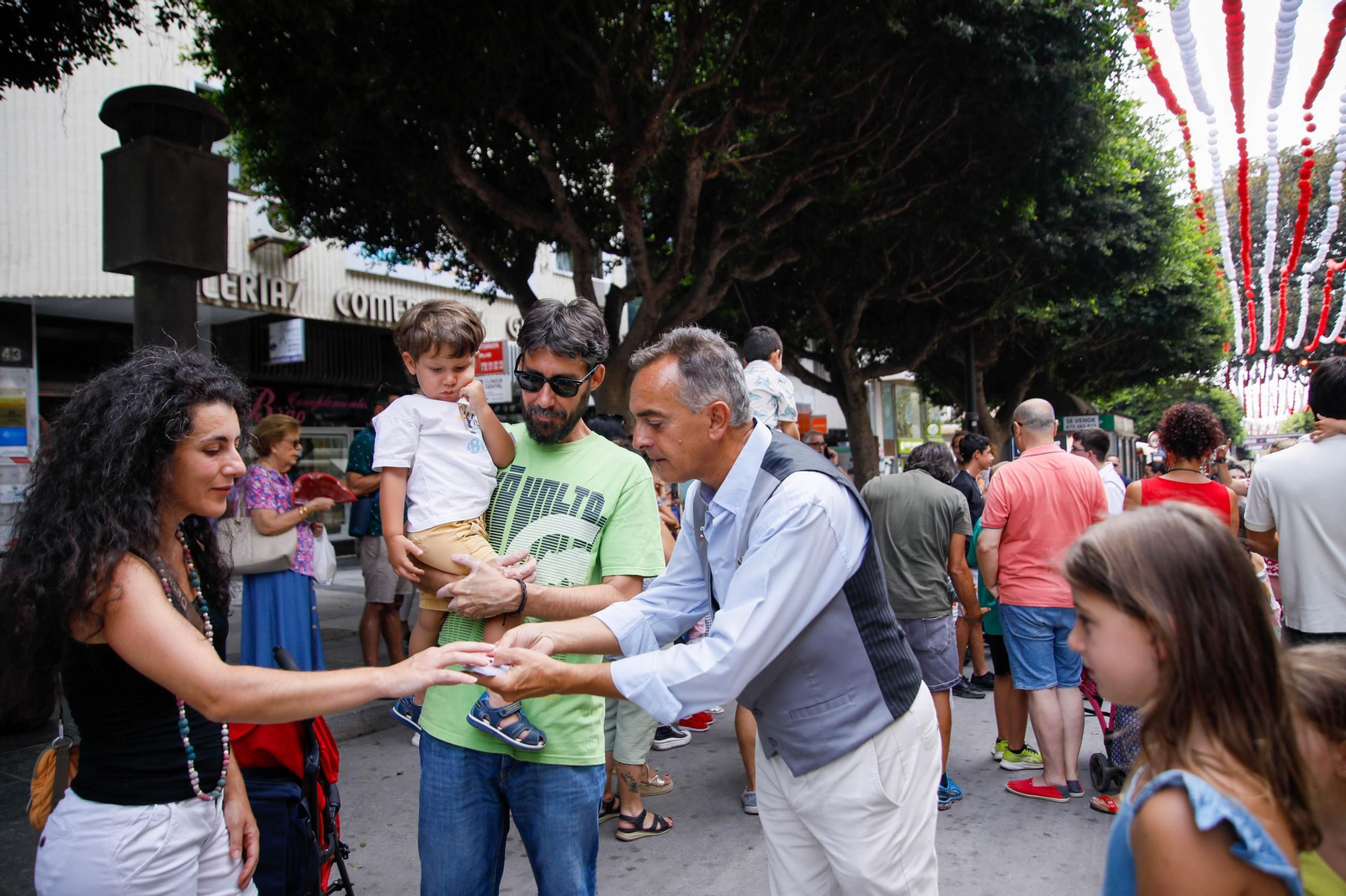 Las mejores imágenes del espectáculo 'Magia en la Calle' en el Paseo de Almería
