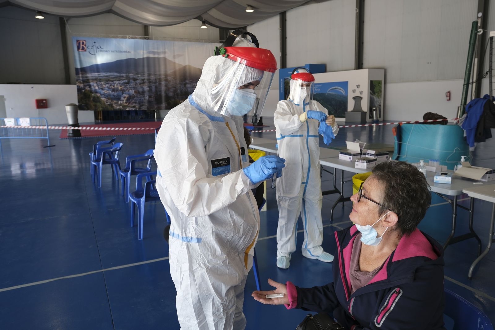 Fotogalería cribado test antígenos COVID-19 en Berja. Almería