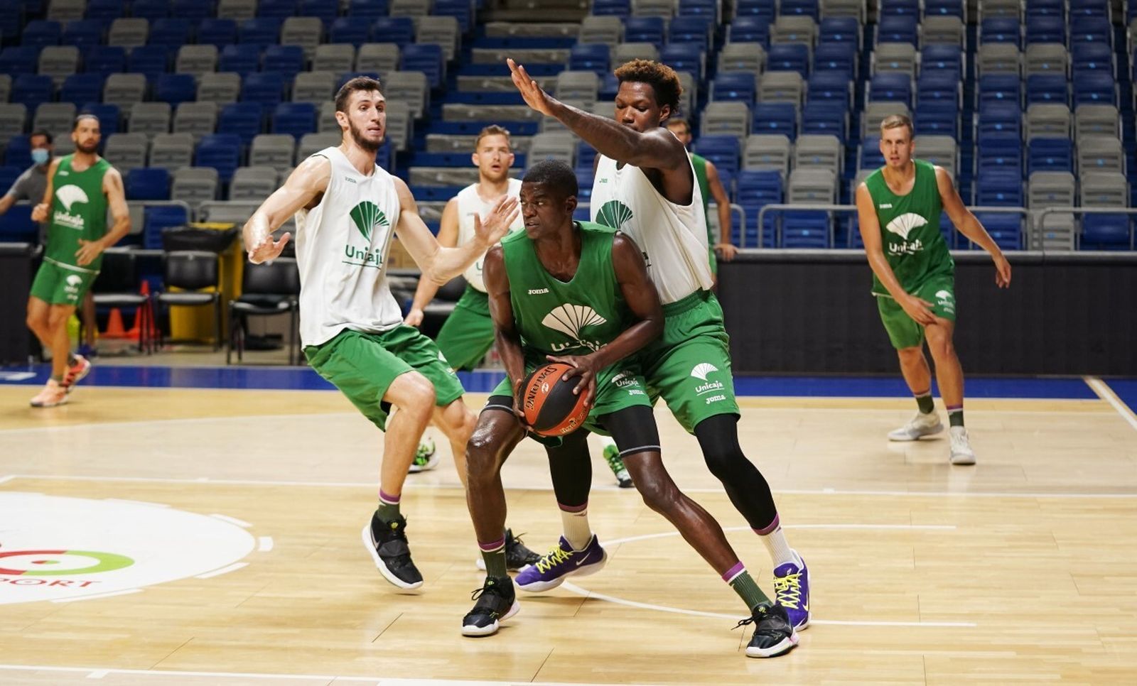 El entrenamiento del Unicaja antes del inicio de la ACB
