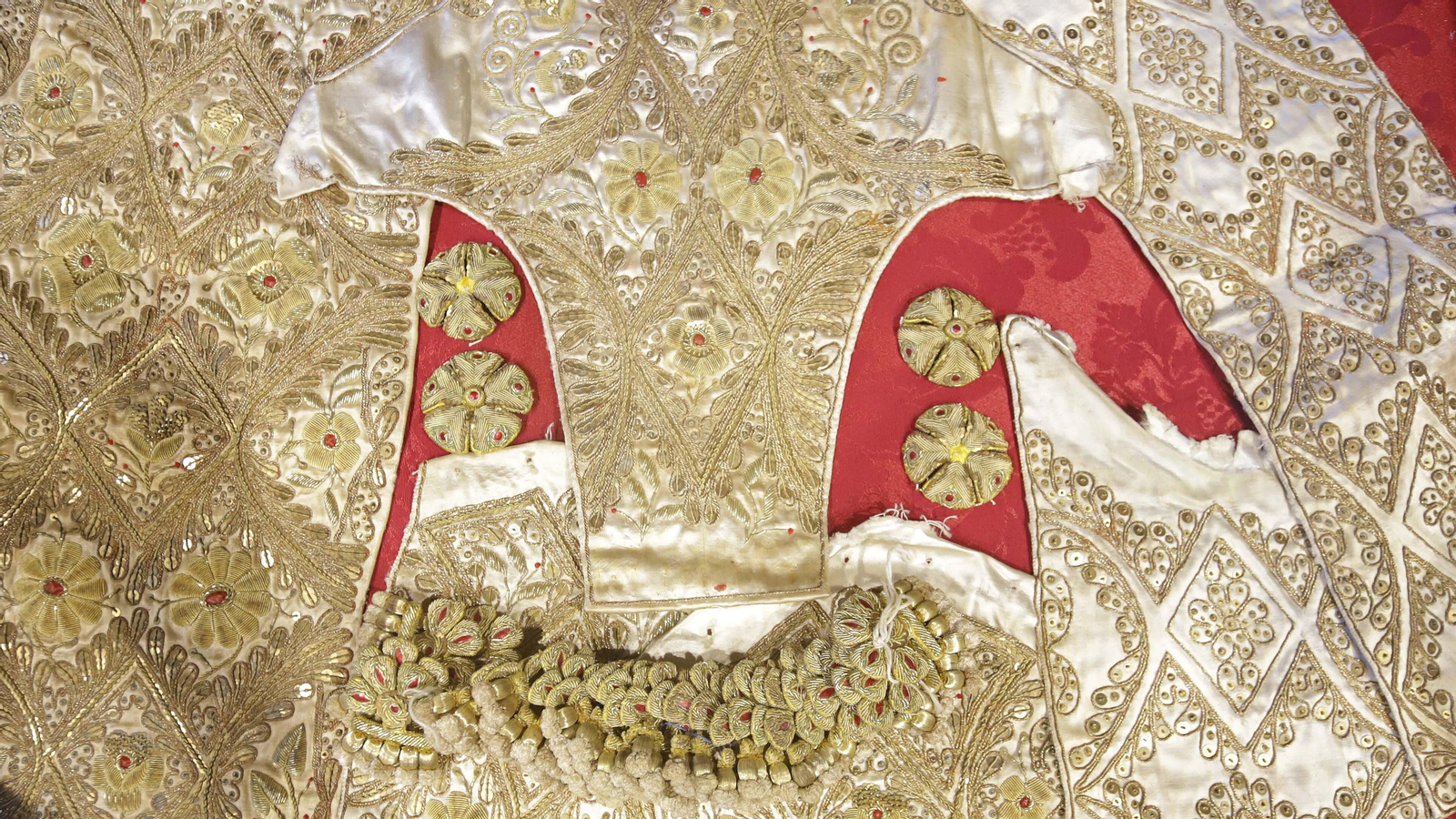 Fotos del traje donado por Miguelín a la Virgen de La Palma