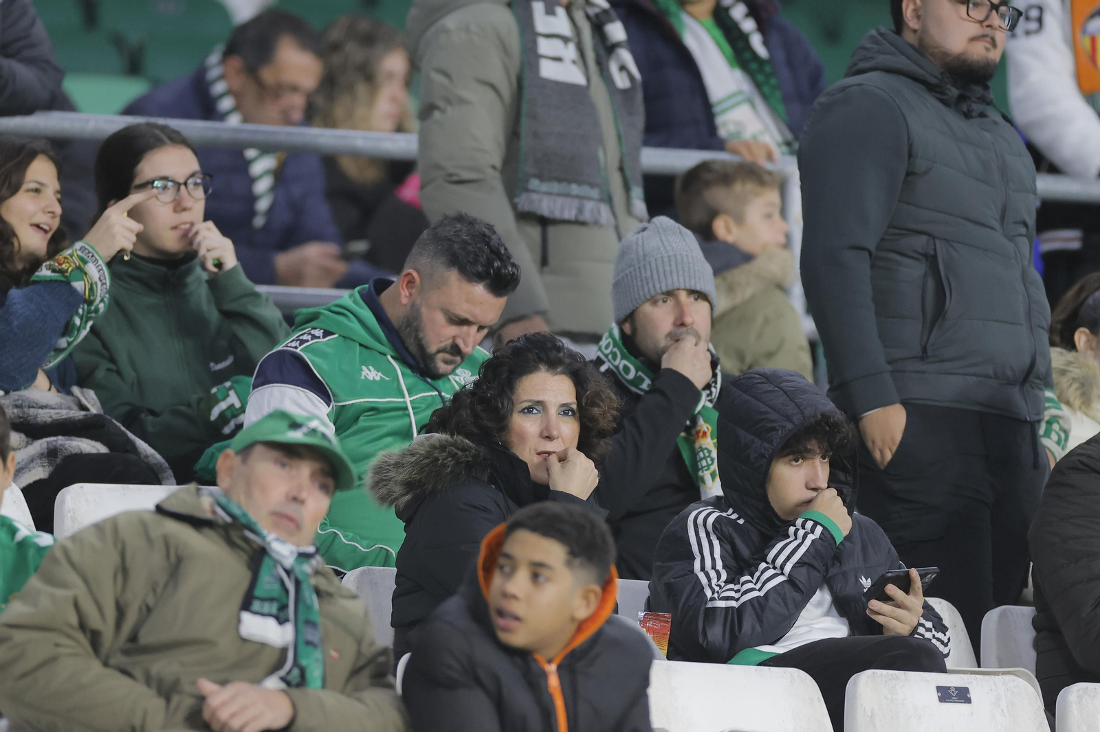 Búscate en las fotos del Betis-Girona