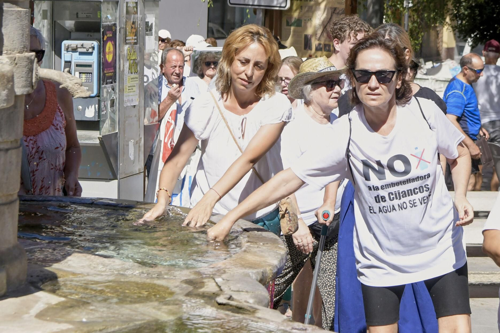 Así se han manifestado por las calles de Padul en contra de la embotelladora de Cijancos