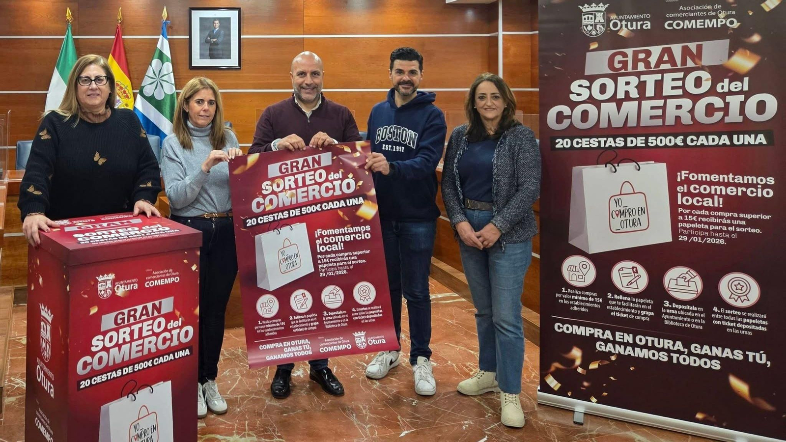 El alcalde Nazario Montes y el concejal Salvador Torres han presentado la campaña acompañados de miembros del Equipo de Gobierno.