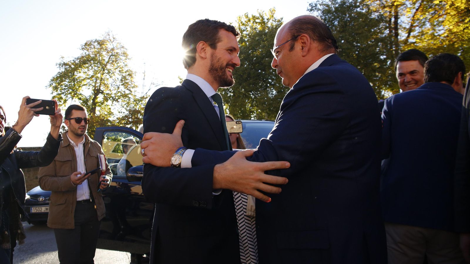 Saludo entre Casado y Sebastián Pérez.