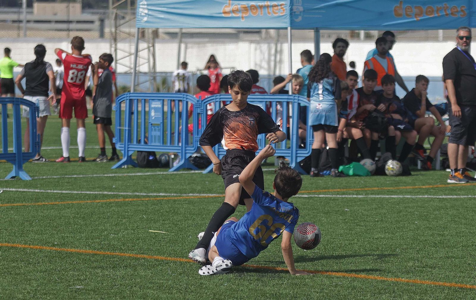 Fotos de la tercera edición del Torneo Internacional de Fútbol 7 'Julián Niza' en La Línea