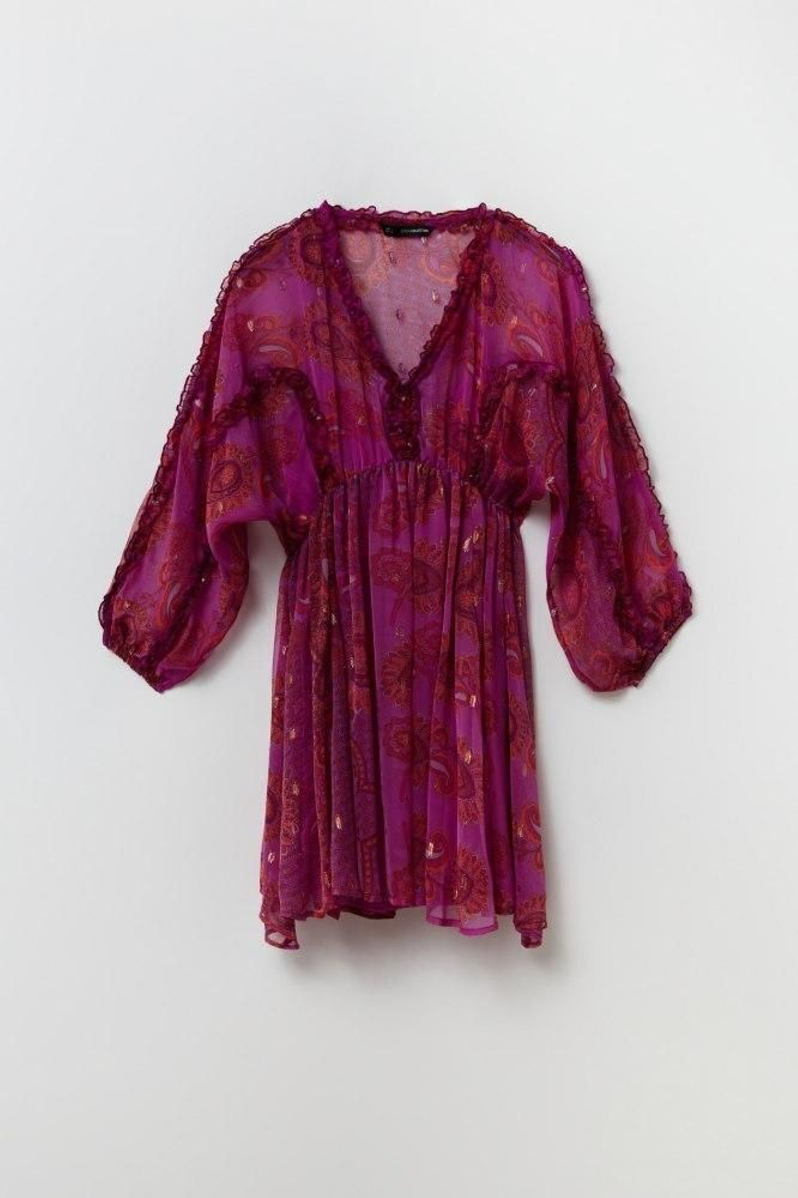 Vestido rosa con estampado de las rebajas de Sfera.