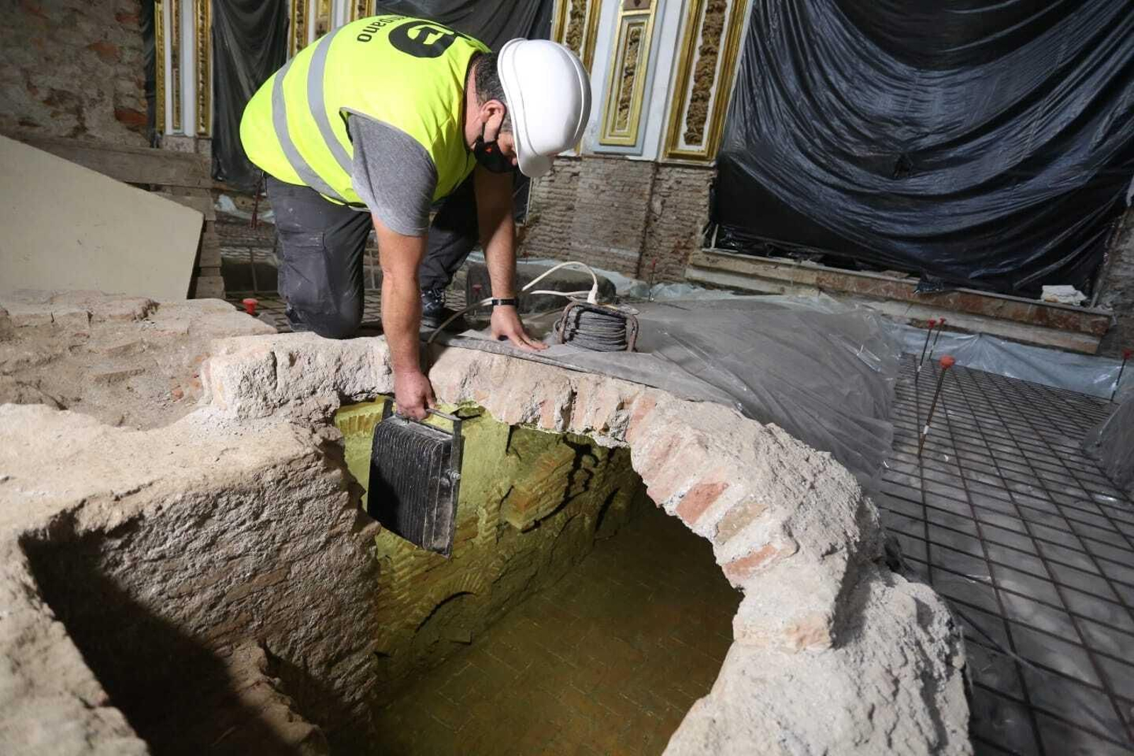 Fotos de la visita guiada a las obras de la parroquia de Los Mártires