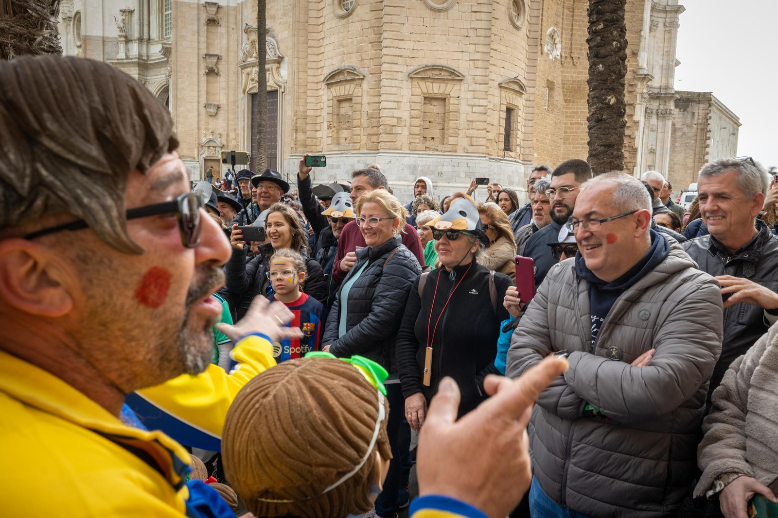 Imágenes del lunes de coros e ilegales del Carnaval de Cádiz 2023