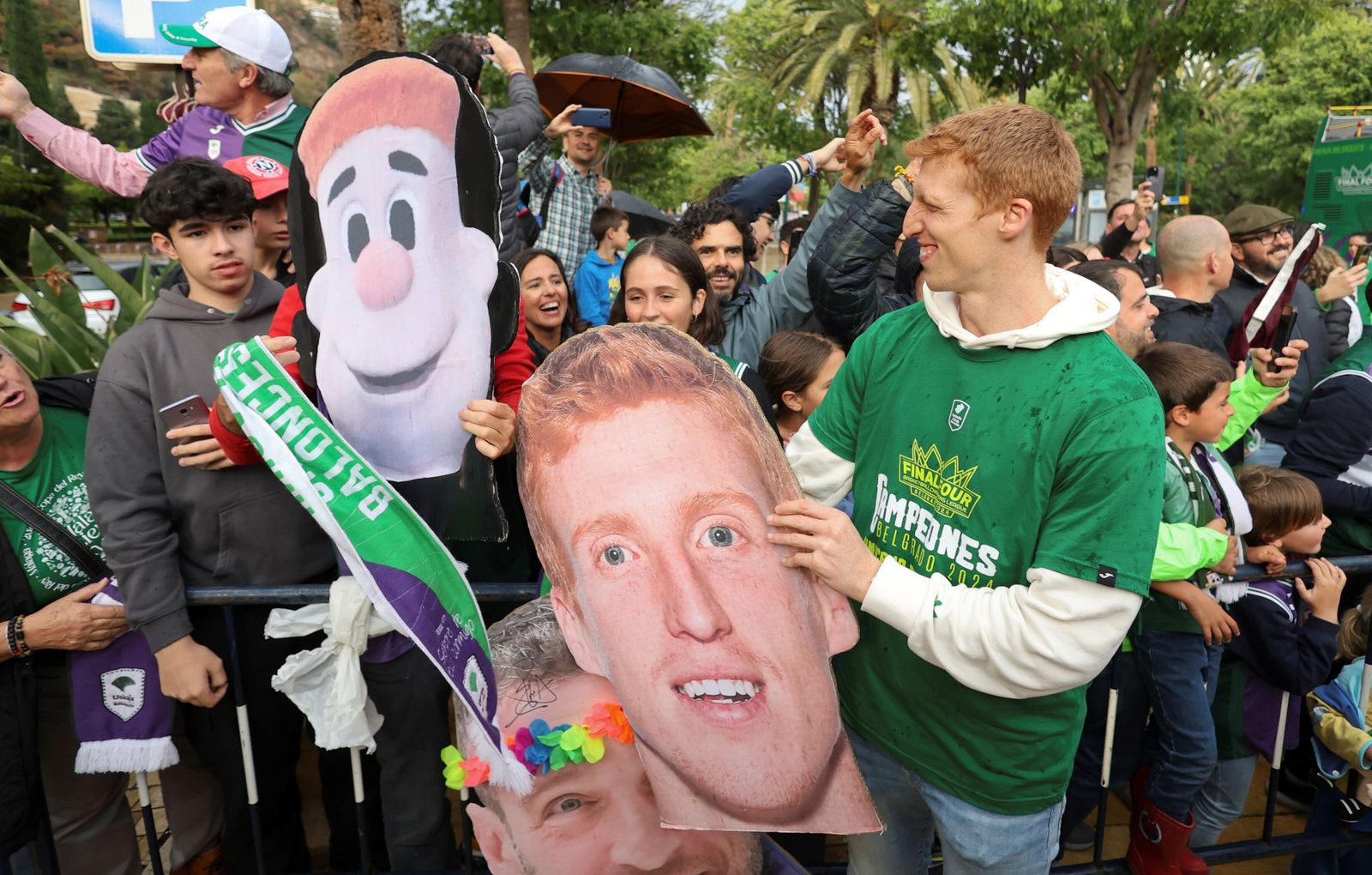 El Unicaja celebra en las calles de Málaga el título de la BCL
