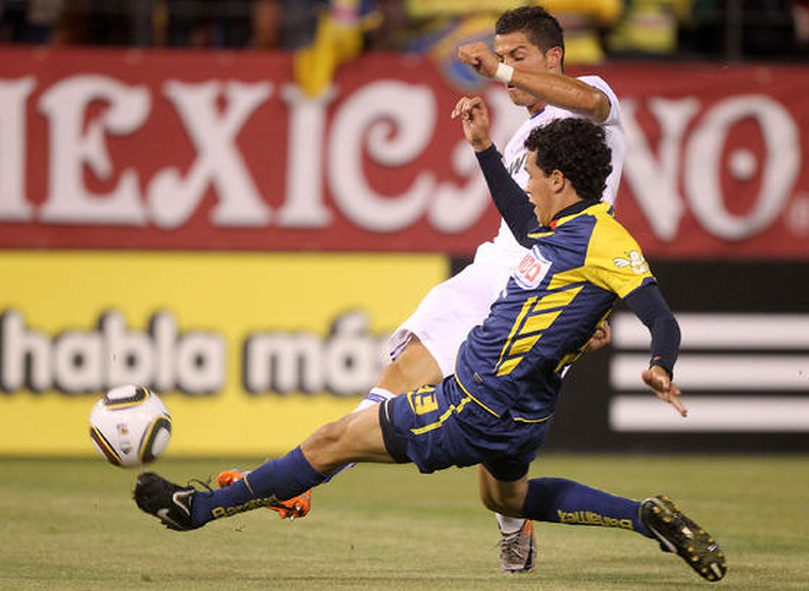 La era de Mourinho con el Real Madrid comenzó de forma triunfal después que el equipo español venciese por 2-3 a las Águilas del América de México, en partido amistoso disputado en el Candlestick Park de San Francisco.

Foto: REUTER