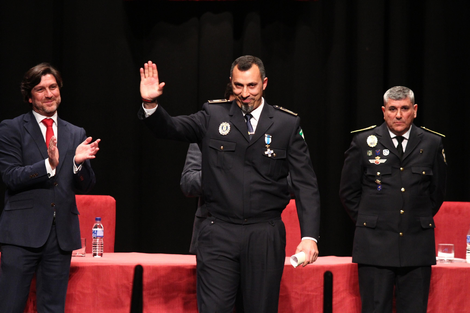 La policía Local entrega las medallas en el día de su patrón